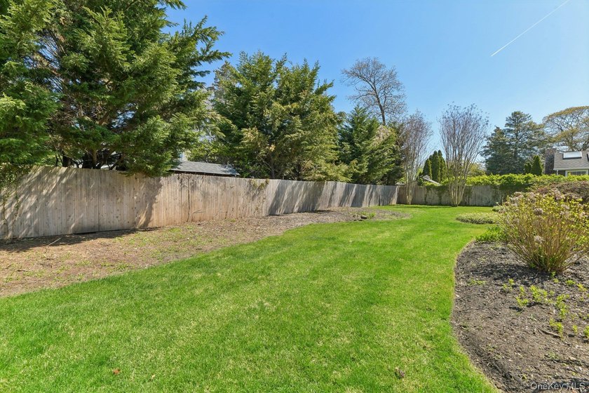 Get ready for summer in this lovely three bedroom ranch in the - photo 31