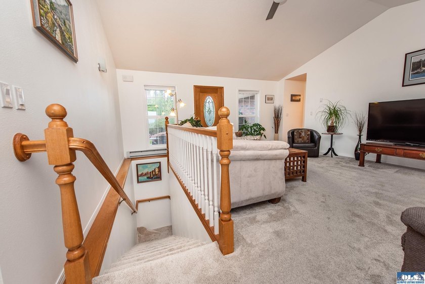 Back on the market - no fault of the seller - buyer's financing - photo 34
