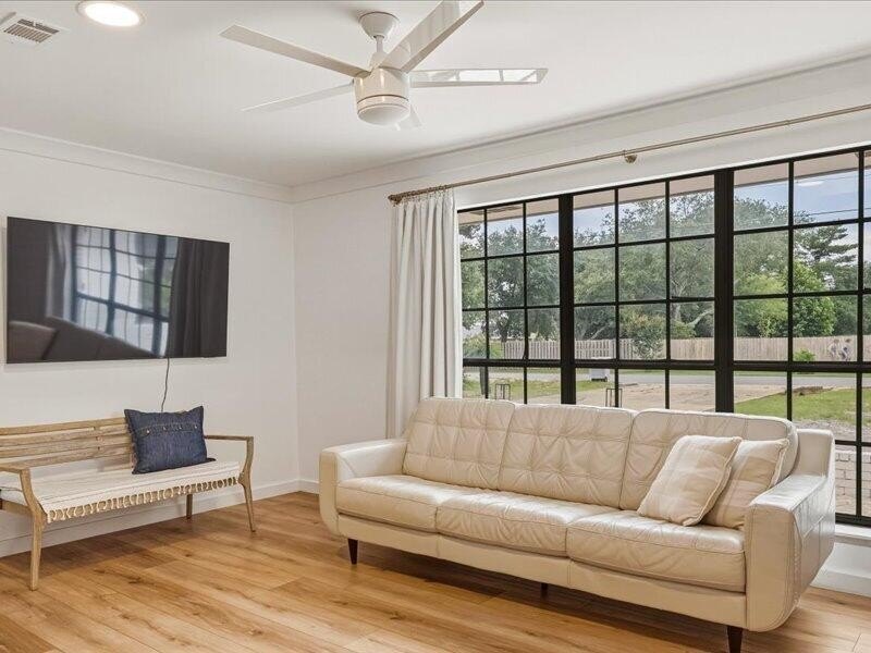 Beautifully updated 3-bedroom, 2-bath home situated on a - photo 10