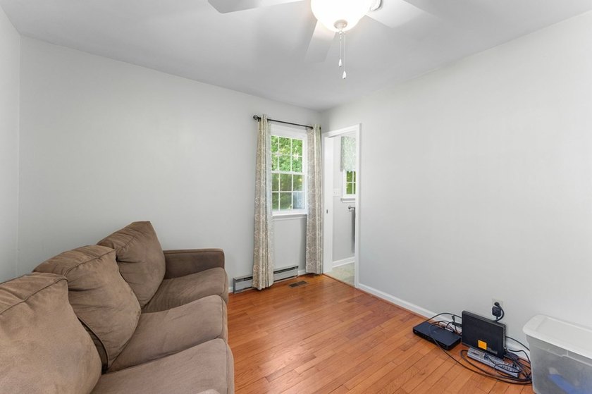 3 bedroom 1 1/2 bath brick rancher with attached carport and - photo 17