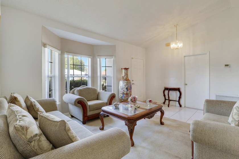 Beautiful 4-bedroom, 2-bath home located in the desirable - photo 4