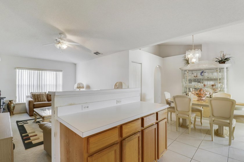 Beautiful 4-bedroom, 2-bath home located in the desirable - photo 7