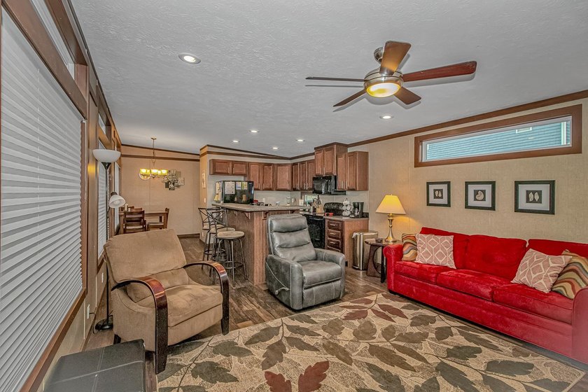 This very open and spacious 3 Bedroom, 2 Bath beach house is - photo 3