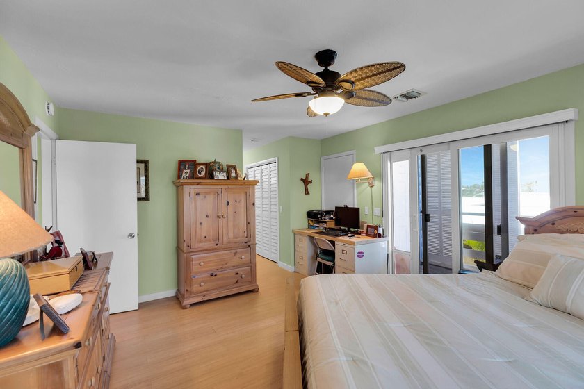 A beautifully kept home with amazing views of the Gulf, and easy - photo 34