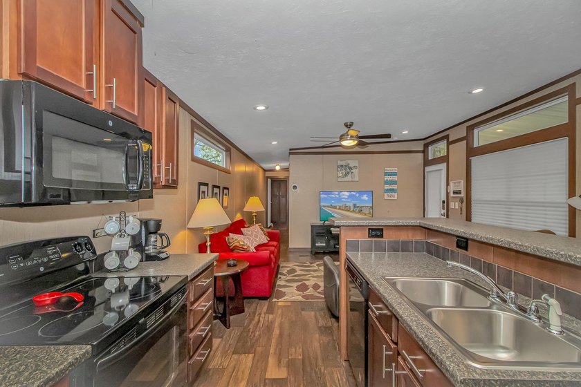 This very open and spacious 3 Bedroom, 2 Bath beach house is - photo 5