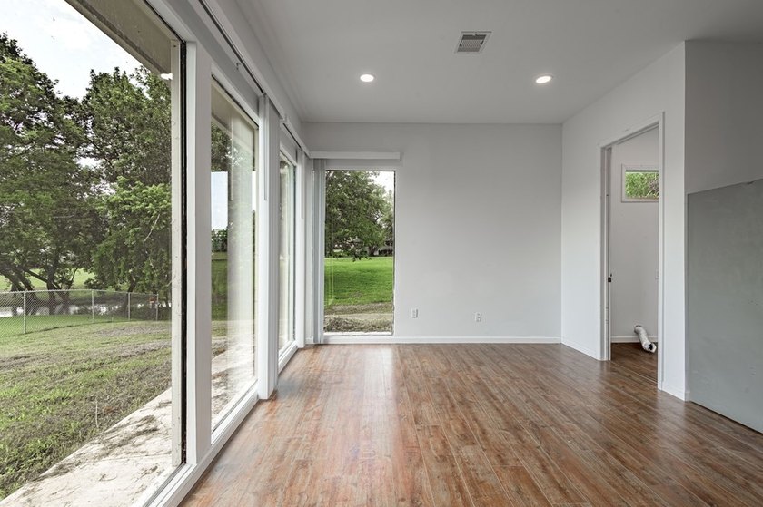 Clean, New, Modern. Not like every other house on the market - photo 6