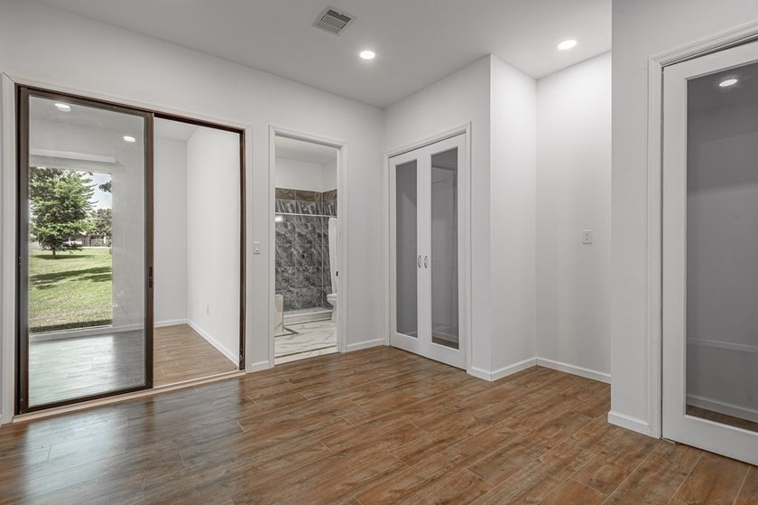 Clean, New, Modern. Not like every other house on the market - photo 8