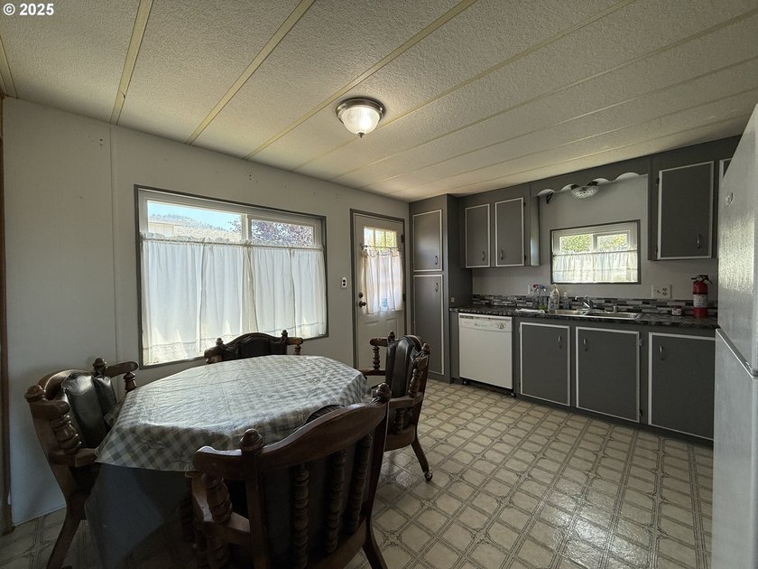 FLOORING and APPLIANCE CREDIT or Hold Back of with Full Price - photo 8