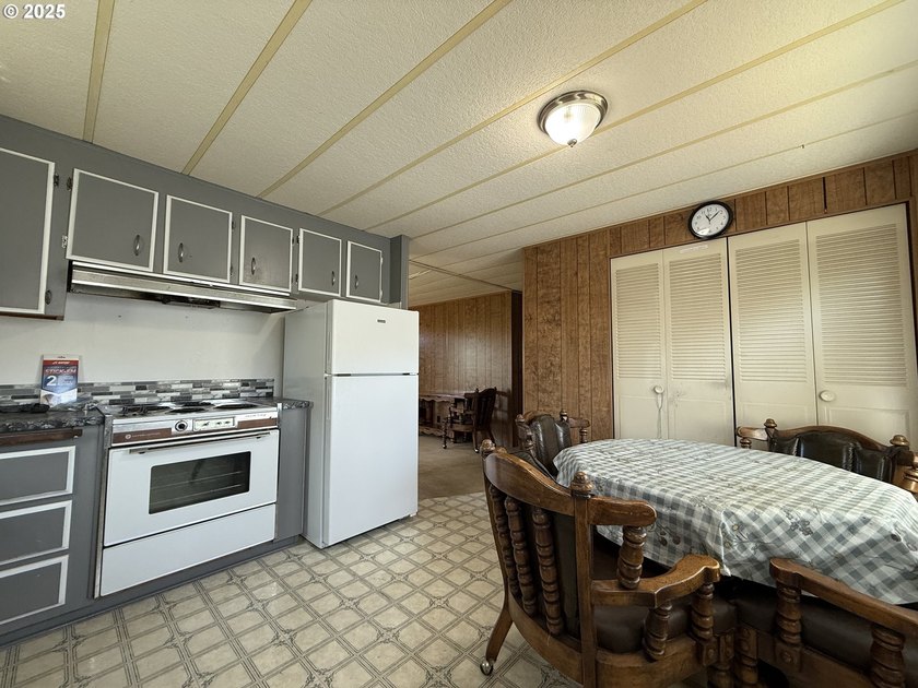 FLOORING and APPLIANCE CREDIT or Hold Back of with Full Price - photo 9