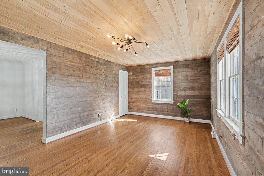 Charming and beautifully updated home in an exceptional - photo 13