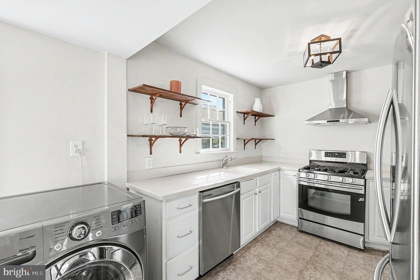 Charming and beautifully updated home in an exceptional - photo 19