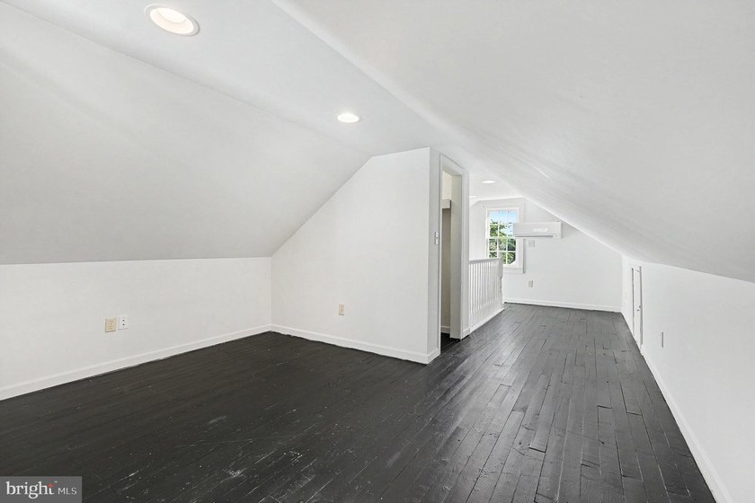 Charming and beautifully updated home in an exceptional - photo 26