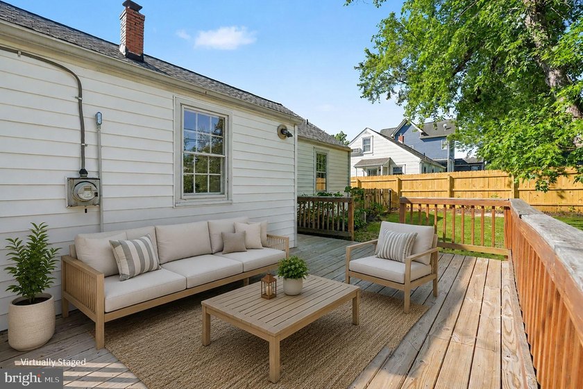 Charming and beautifully updated home in an exceptional - photo 29