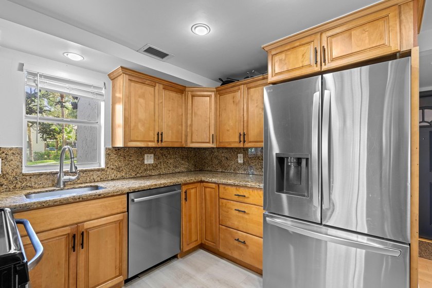 ABSOLUTELY GORGEOUS FIRST FLOOR CONDO | PRESTIGIOUS BANYAN - photo 11