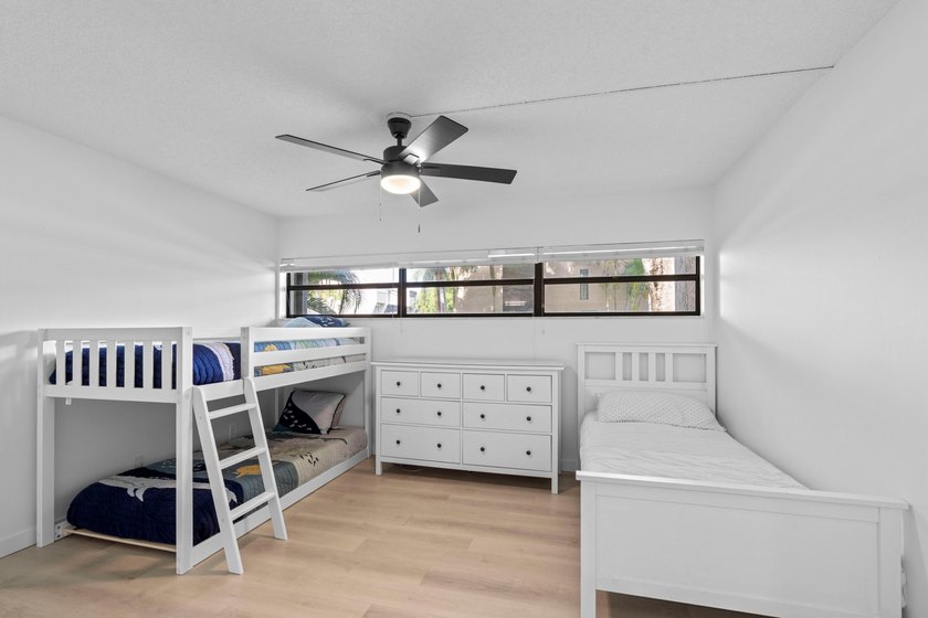 ABSOLUTELY GORGEOUS FIRST FLOOR CONDO | PRESTIGIOUS BANYAN - photo 15