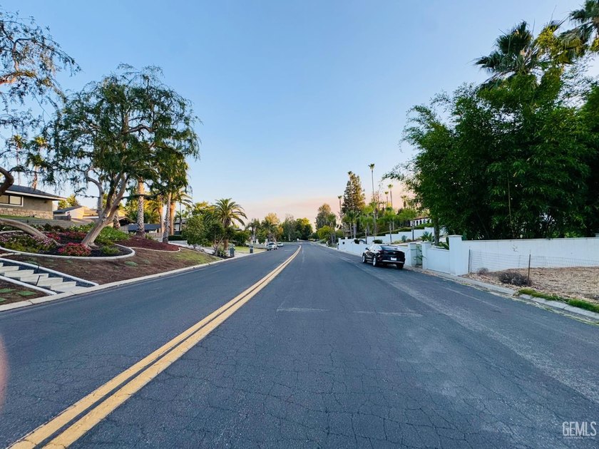 Rare opportunity to build your dream estate in one of - photo 3