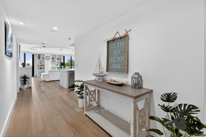 This beautifully updated 3 BR, 2.5 BA corner unit offers - photo 16