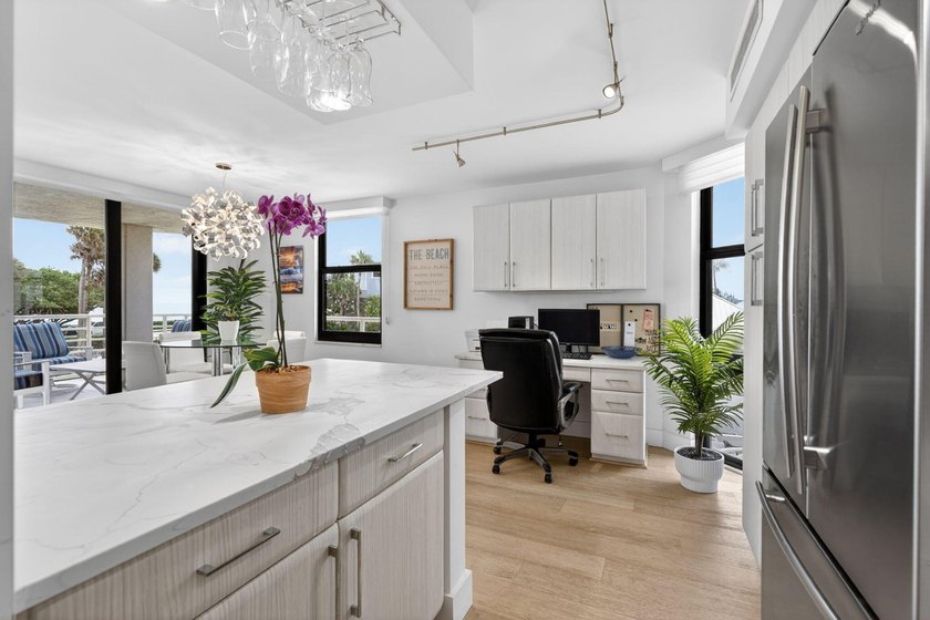 This beautifully updated 3 BR, 2.5 BA corner unit offers - photo 21