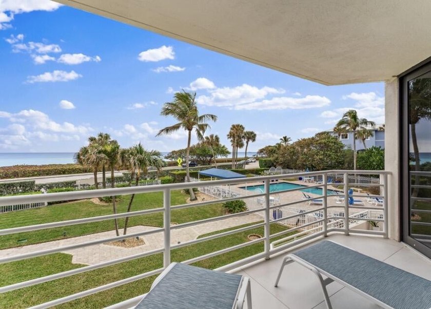 This beautifully updated 3 BR, 2.5 BA corner unit offers - photo 28