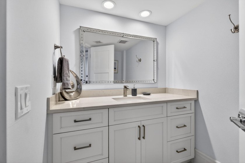 This beautifully updated 3 BR, 2.5 BA corner unit offers - photo 32