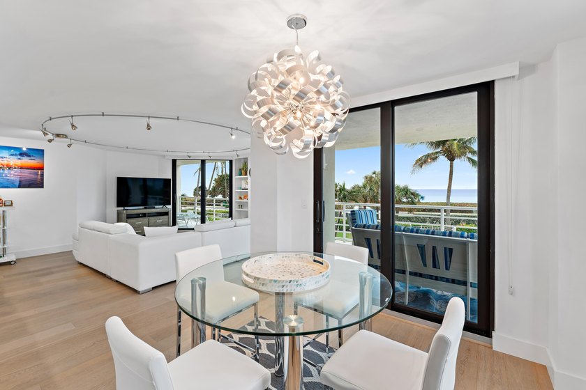 This beautifully updated 3 BR, 2.5 BA corner unit offers - photo 33