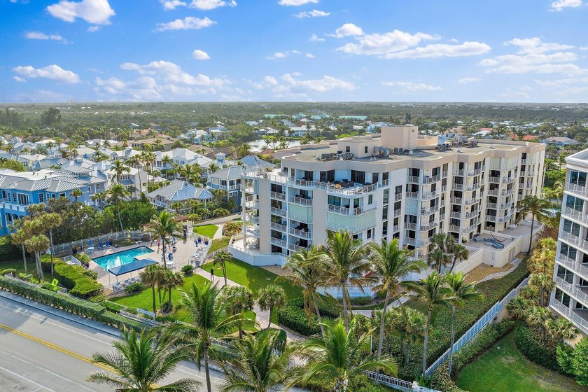 This beautifully updated 3 BR, 2.5 BA corner unit offers - photo 34