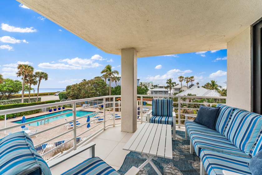 This beautifully updated 3 BR, 2.5 BA corner unit offers - photo 42