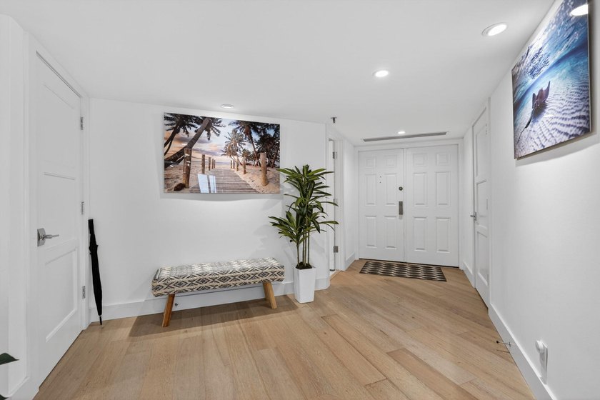 This beautifully updated 3 BR, 2.5 BA corner unit offers - photo 45