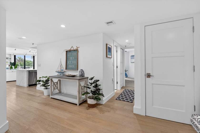 This beautifully updated 3 BR, 2.5 BA corner unit offers - photo 46