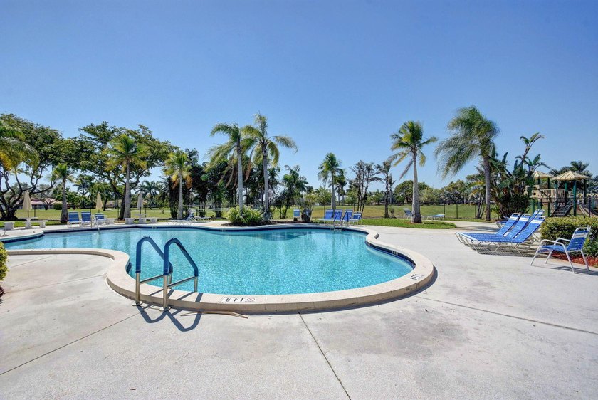 Lovely villa with breathtaking views of the lake and fountain - photo 46
