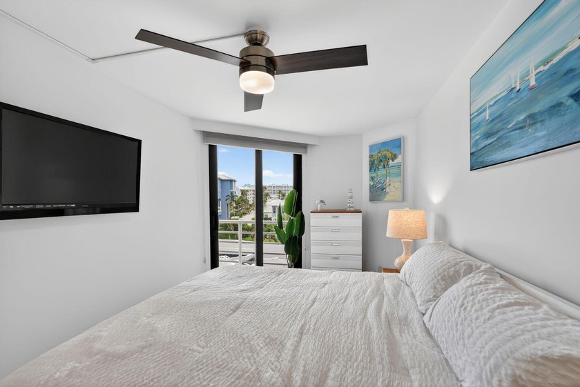 This beautifully updated 3 BR, 2.5 BA corner unit offers - photo 47