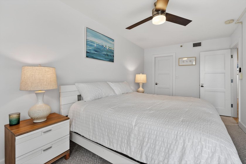 This beautifully updated 3 BR, 2.5 BA corner unit offers - photo 48