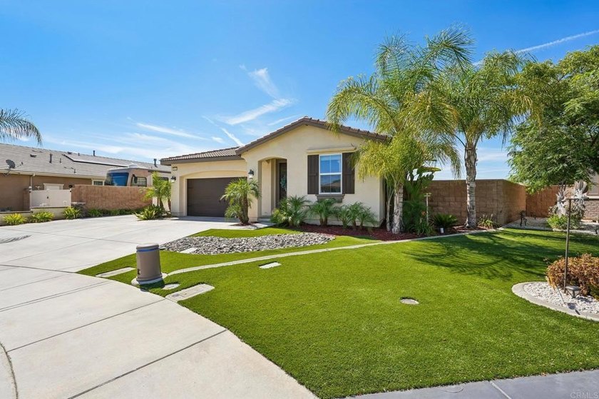 Welcome home to this beautifully upgraded single-family - photo 3