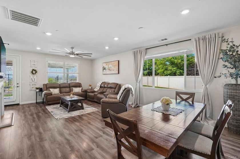 Welcome home to this beautifully upgraded single-family - photo 4