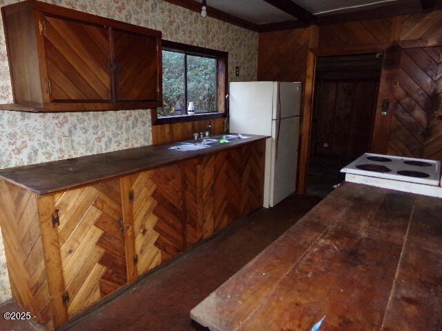 2 bedroom, 1 bathroom home on .88 acres. Close to Waldport Bay - photo 8
