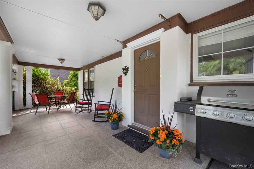 Charming Tudor-Style Colonial Located In Prestigious Great Neck - photo 2