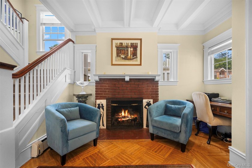 Charming Tudor-Style Colonial Located In Prestigious Great Neck - photo 3