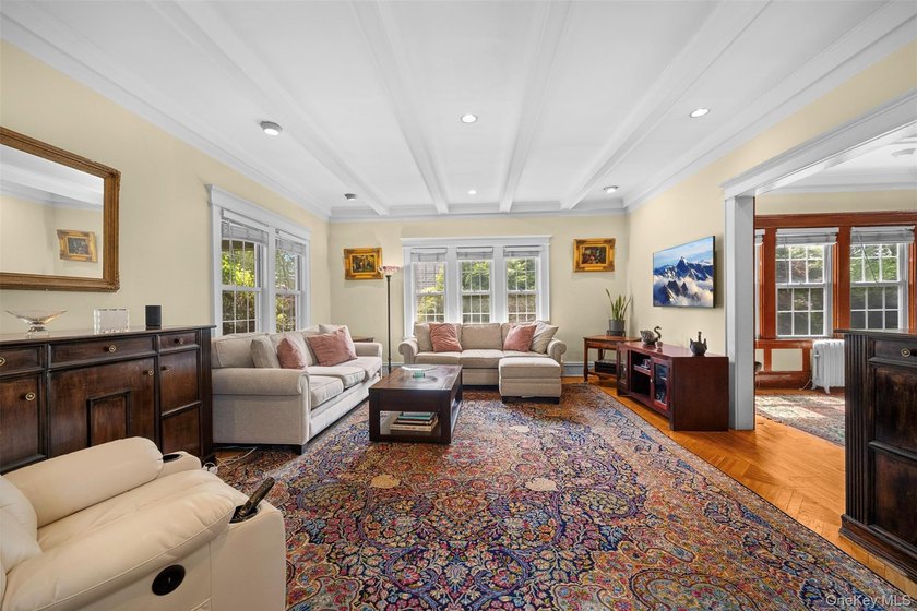 Charming Tudor-Style Colonial Located In Prestigious Great Neck - photo 6
