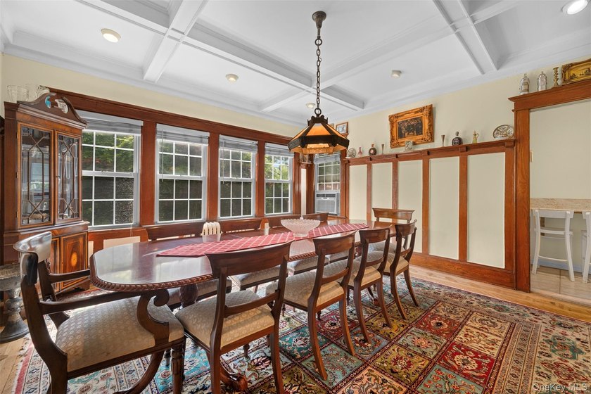 Charming Tudor-Style Colonial Located In Prestigious Great Neck - photo 8