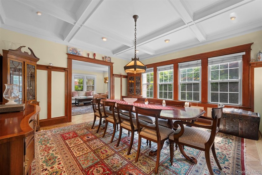 Charming Tudor-Style Colonial Located In Prestigious Great Neck - photo 9