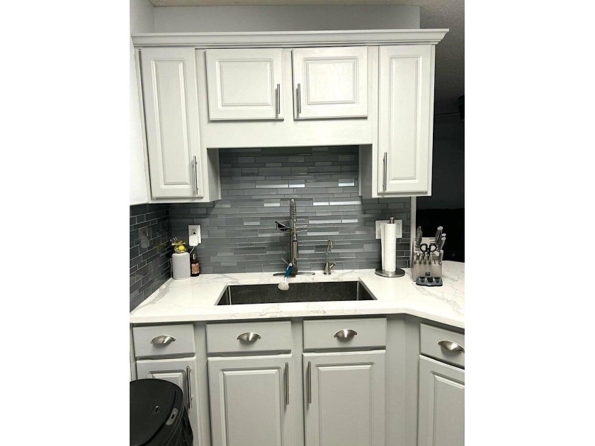 **Sellers to include 1 year home warranty** Lovely three bedroom - photo 6