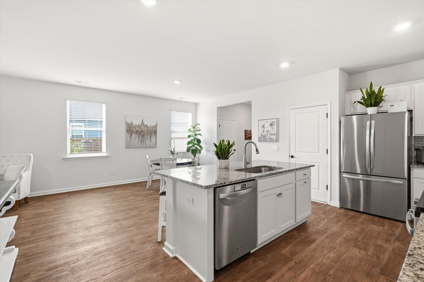 Tucked away on a quiet cul-de-sac in the highly desirable Taylor - photo 12
