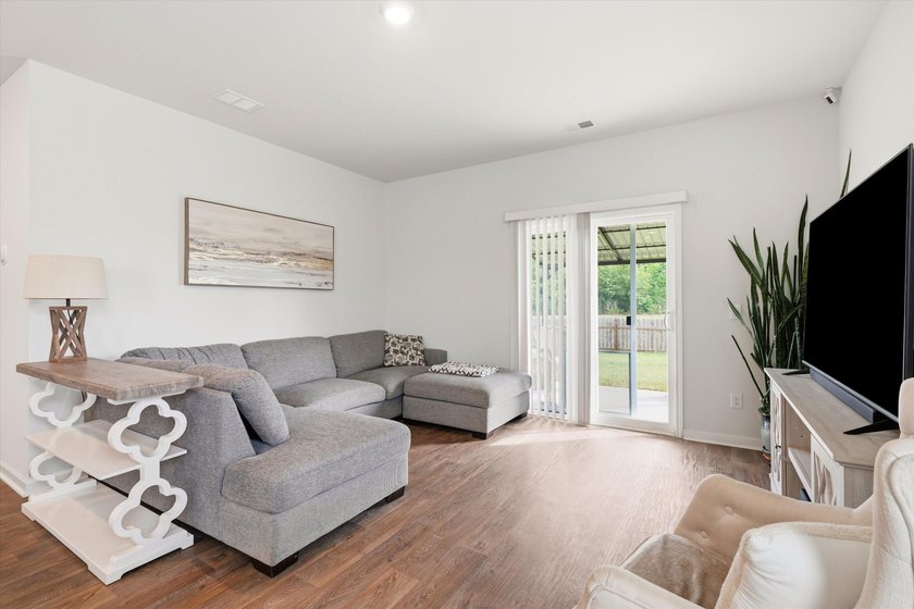 Tucked away on a quiet cul-de-sac in the highly desirable Taylor - photo 13