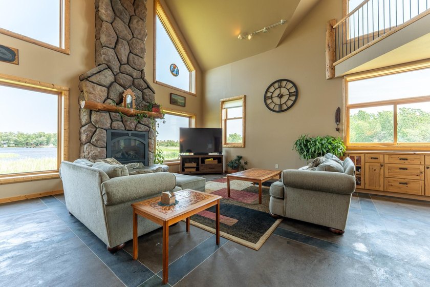 Experience exceptional lakefront living on beautiful Rainy Lake! - photo 5
