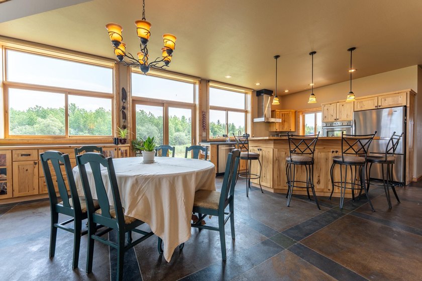 Experience exceptional lakefront living on beautiful Rainy Lake! - photo 9