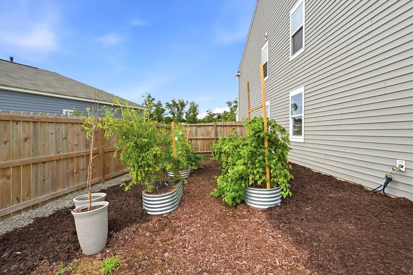 Tucked away on a quiet cul-de-sac in the highly desirable Taylor - photo 38
