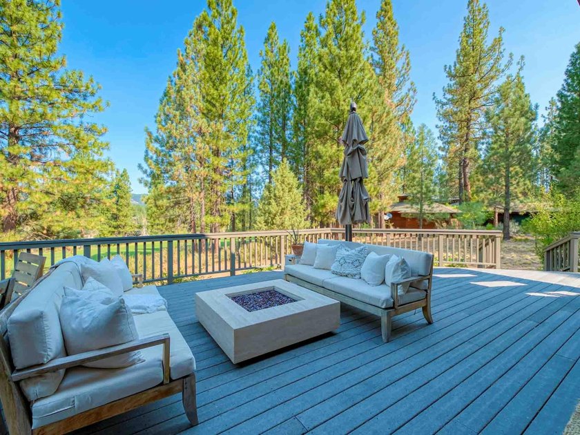 THIS 4 BEDROOM, SINGLE LEVEL impeccably maintained - photo 11