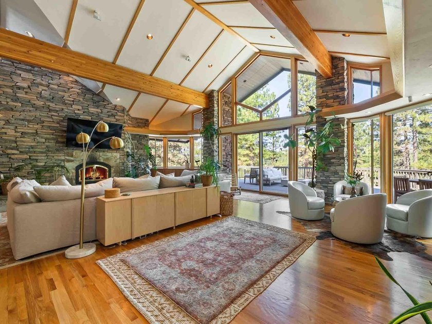 THIS 4 BEDROOM, SINGLE LEVEL impeccably maintained - photo 15