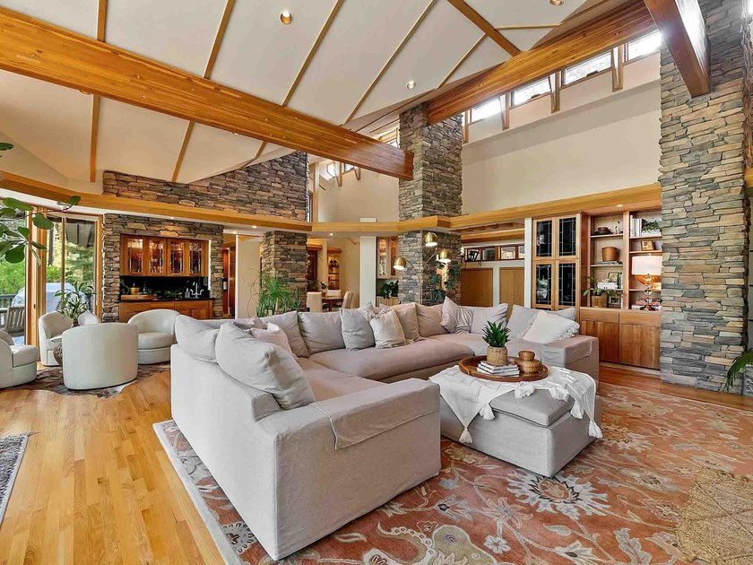THIS 4 BEDROOM, SINGLE LEVEL impeccably maintained - photo 20