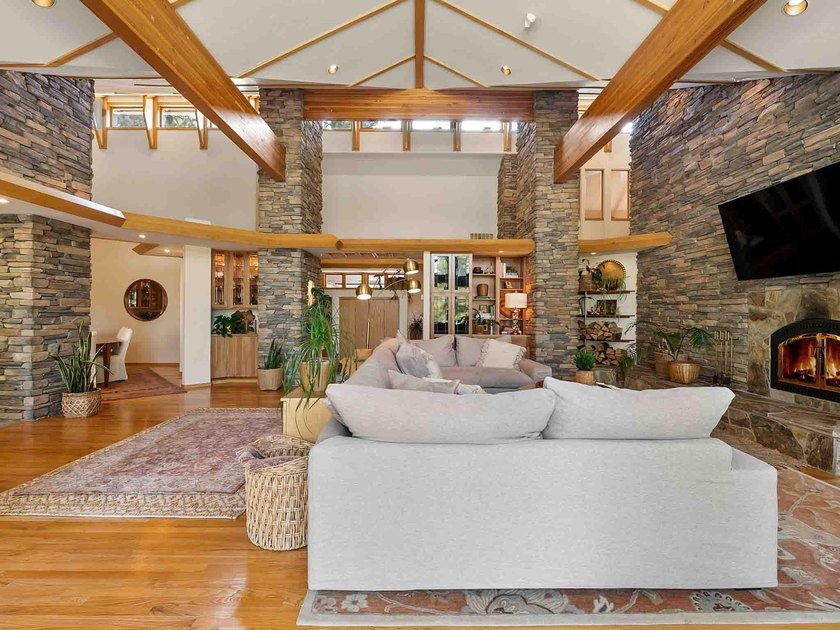 THIS 4 BEDROOM, SINGLE LEVEL impeccably maintained - photo 23
